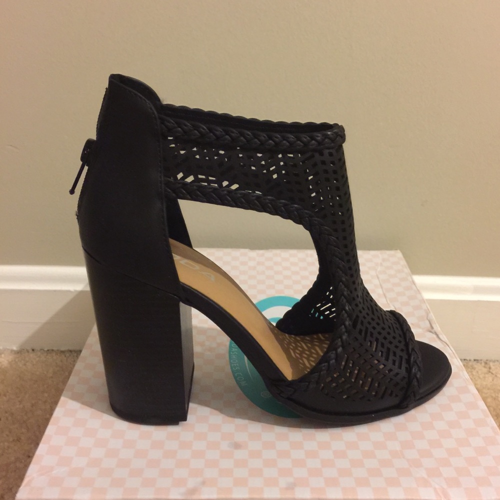 Black Open Toe Chunky Heel Sandals